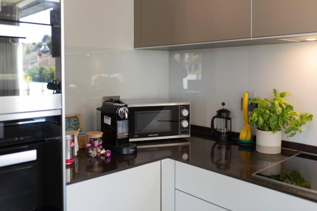 Stylish Penthouse Apartment With Hot Tub バース エクステリア 写真