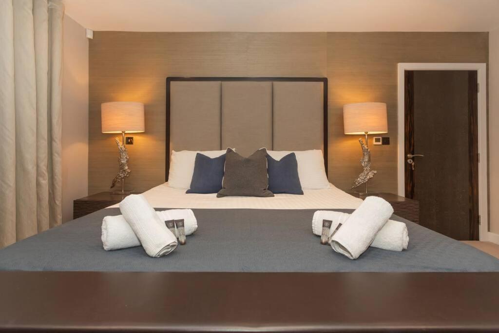 Stylish Penthouse Apartment With Hot Tub バース エクステリア 写真