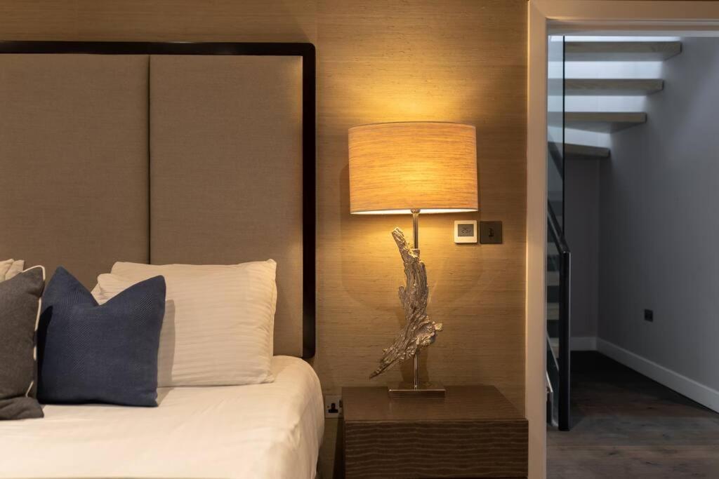 Stylish Penthouse Apartment With Hot Tub バース エクステリア 写真