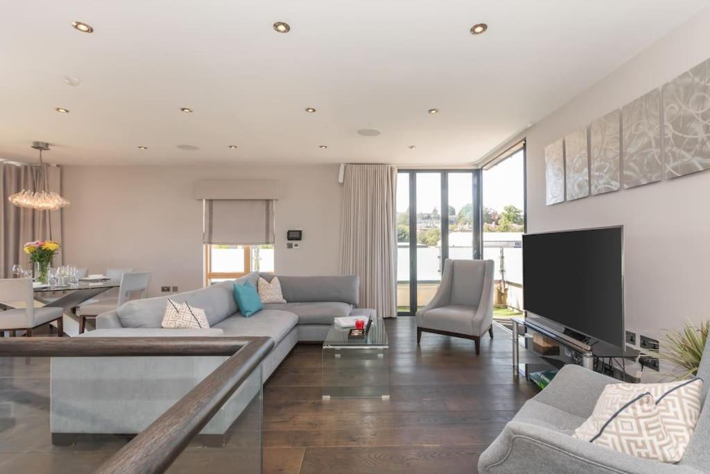 Stylish Penthouse Apartment With Hot Tub バース エクステリア 写真