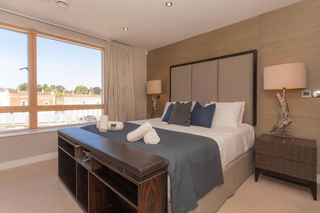 Stylish Penthouse Apartment With Hot Tub バース エクステリア 写真